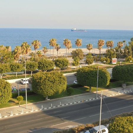 Kermia Court - Beach-Front, Modern 2 Bedroom -Sleeps 6 Лимасол Экстерьер фото