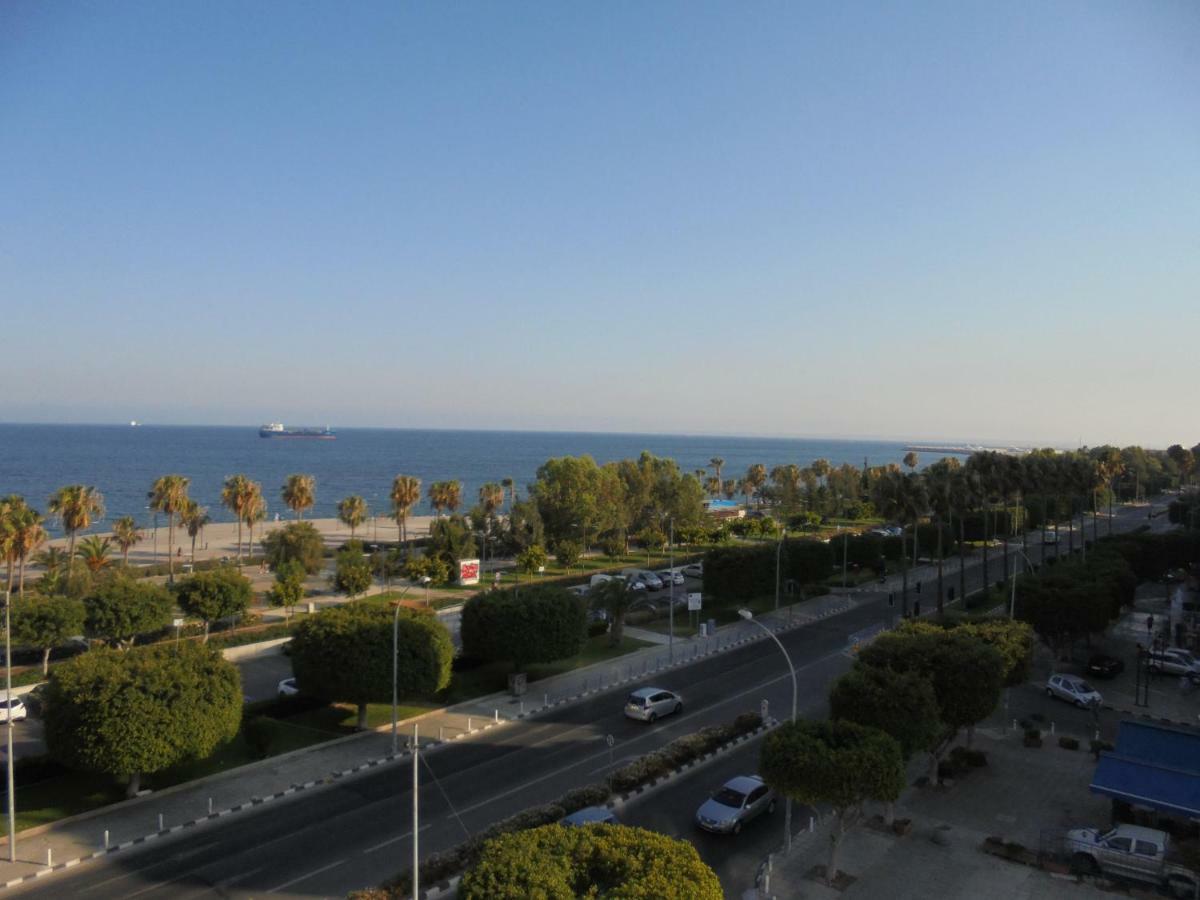 Kermia Court - Beach-Front, Modern 2 Bedroom -Sleeps 6 Лимасол Экстерьер фото