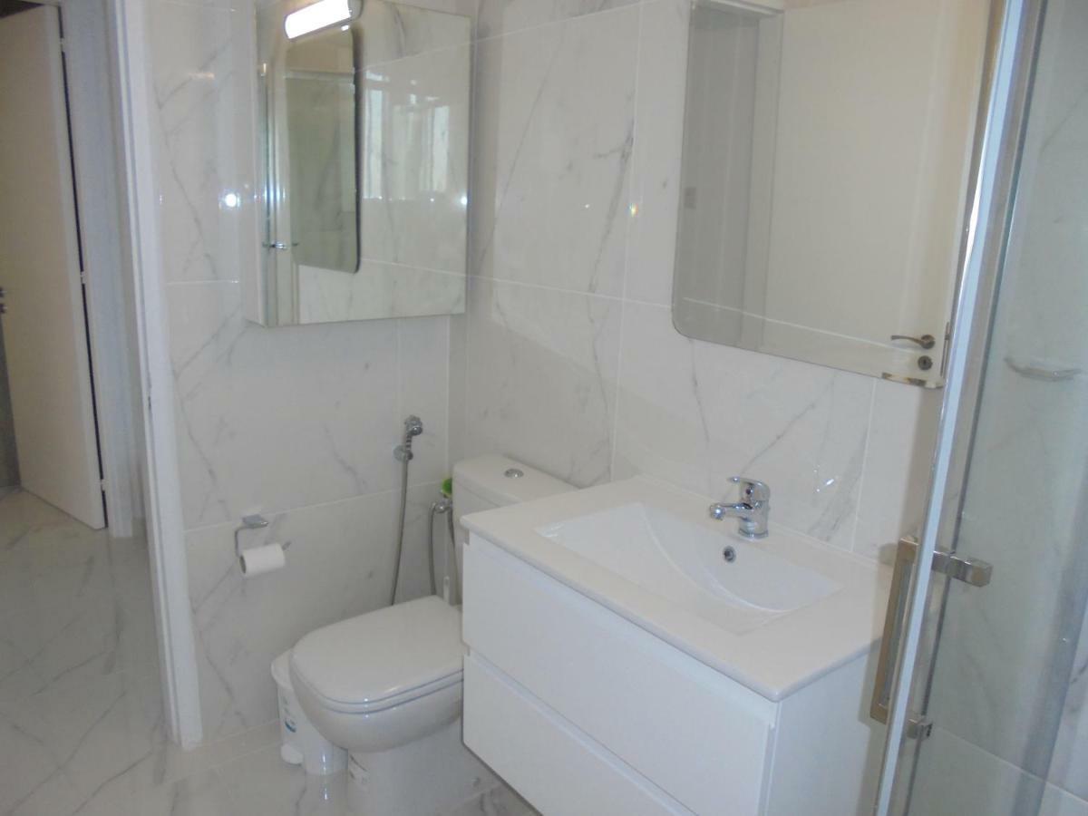 Kermia Court - Beach-Front, Modern 2 Bedroom -Sleeps 6 Лимасол Экстерьер фото