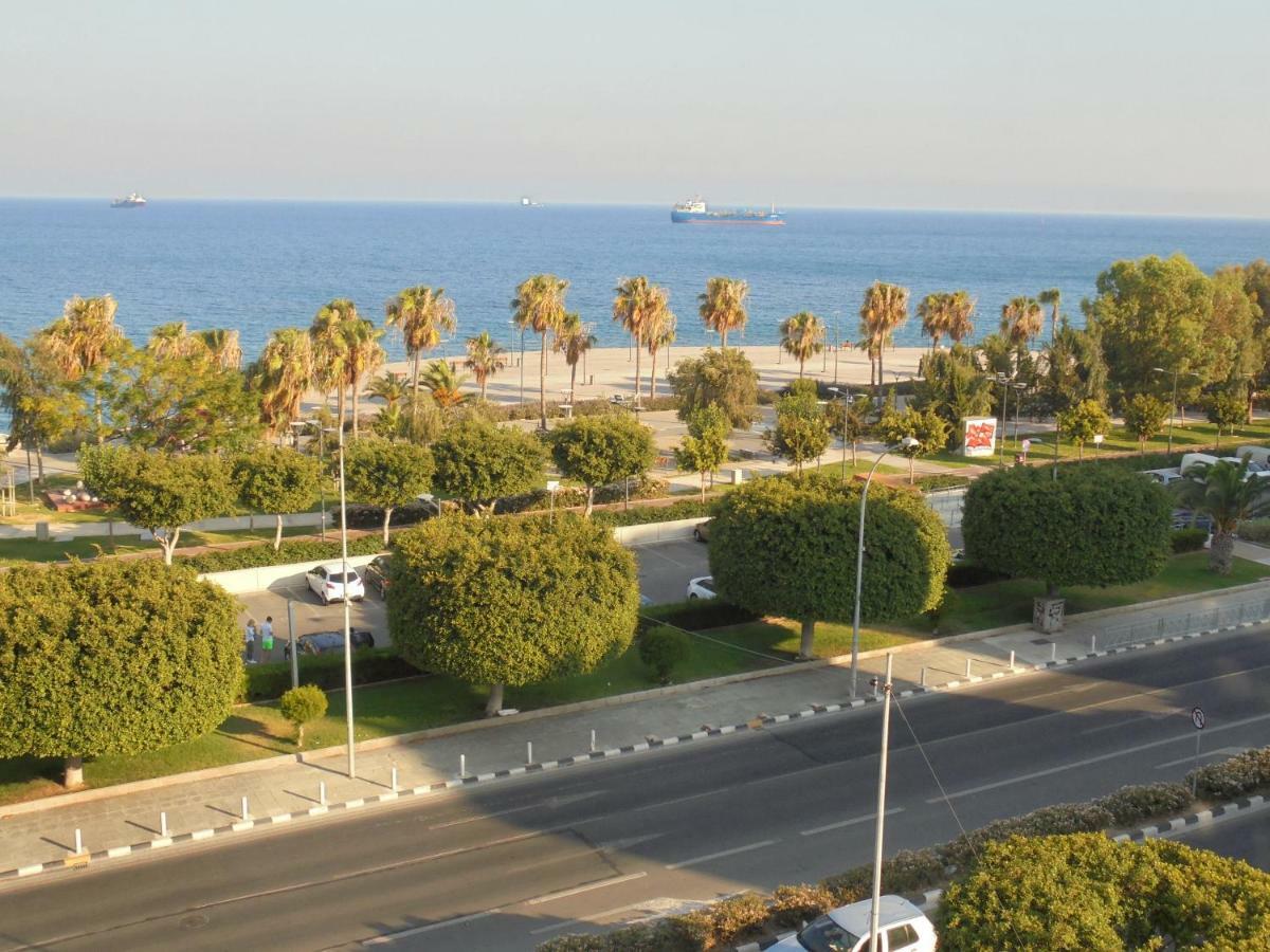 Kermia Court - Beach-Front, Modern 2 Bedroom -Sleeps 6 Лимасол Экстерьер фото