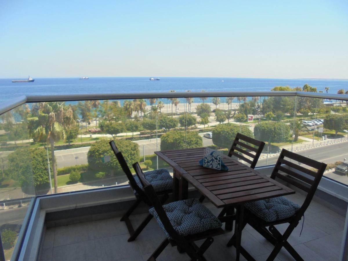 Kermia Court - Beach-Front, Modern 2 Bedroom -Sleeps 6 Лимасол Экстерьер фото