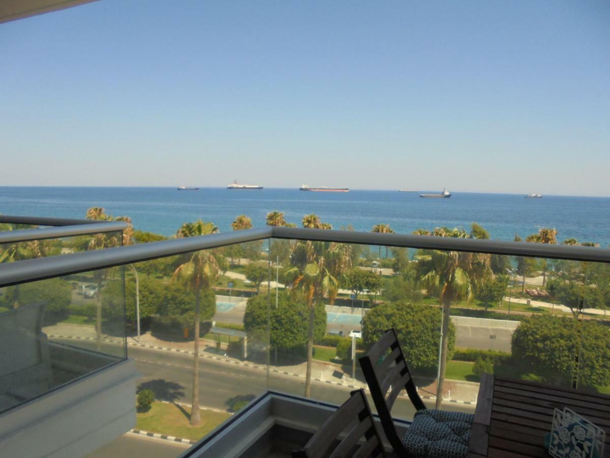 Kermia Court - Beach-Front, Modern 2 Bedroom -Sleeps 6 Лимасол Экстерьер фото