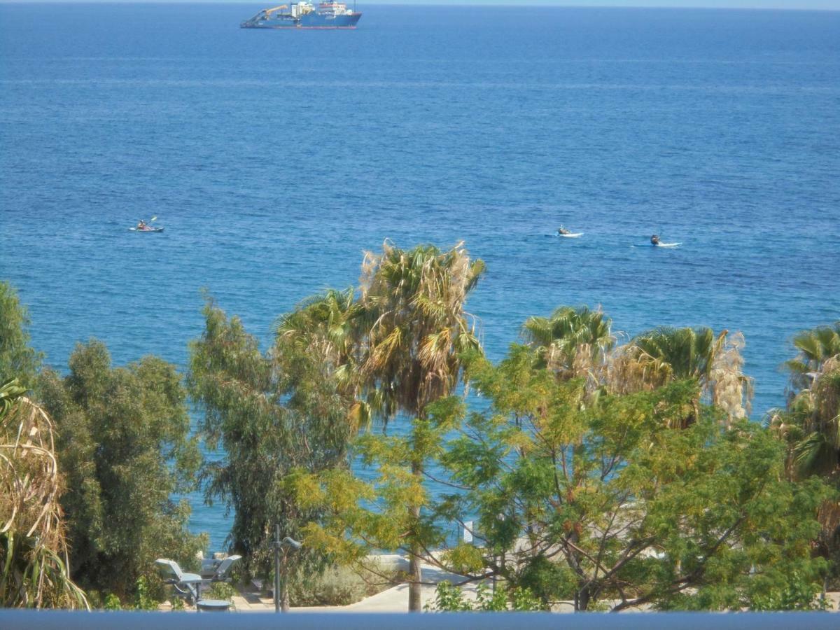 Kermia Court - Beach-Front, Modern 2 Bedroom -Sleeps 6 Лимасол Экстерьер фото