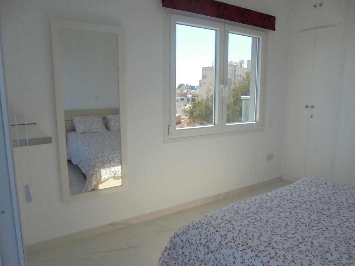 Kermia Court - Beach-Front, Modern 2 Bedroom -Sleeps 6 Лимасол Экстерьер фото