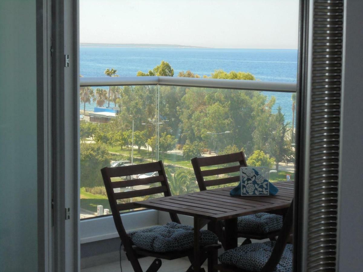 Kermia Court - Beach-Front, Modern 2 Bedroom -Sleeps 6 Лимасол Экстерьер фото