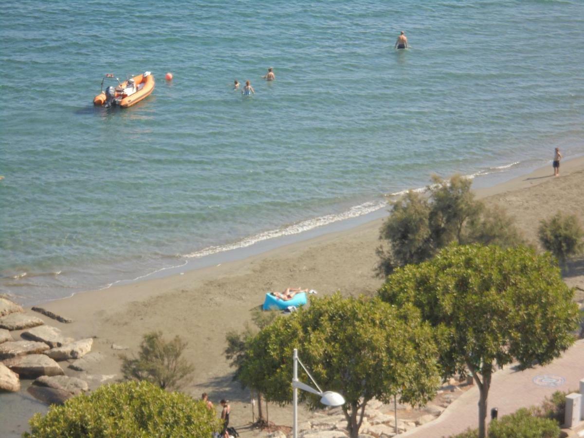 Kermia Court - Beach-Front, Modern 2 Bedroom -Sleeps 6 Лимасол Экстерьер фото