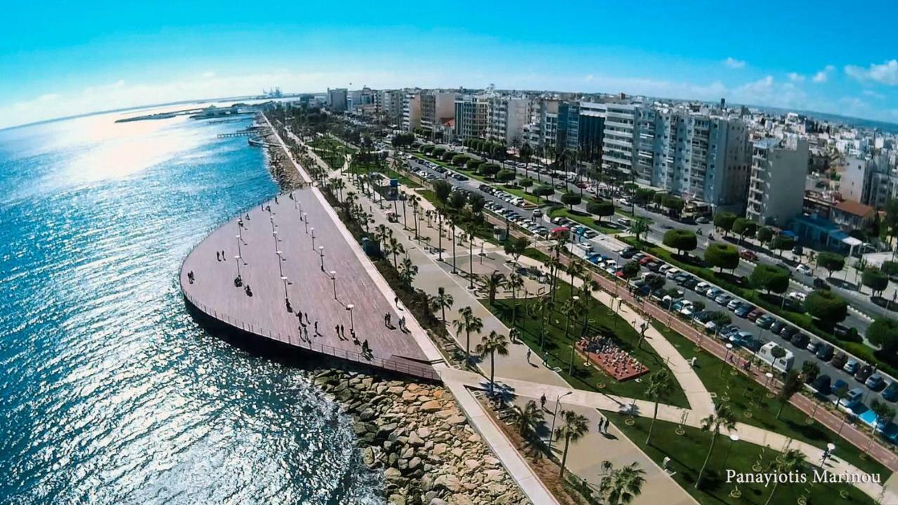 Kermia Court - Beach-Front, Modern 2 Bedroom -Sleeps 6 Лимасол Экстерьер фото